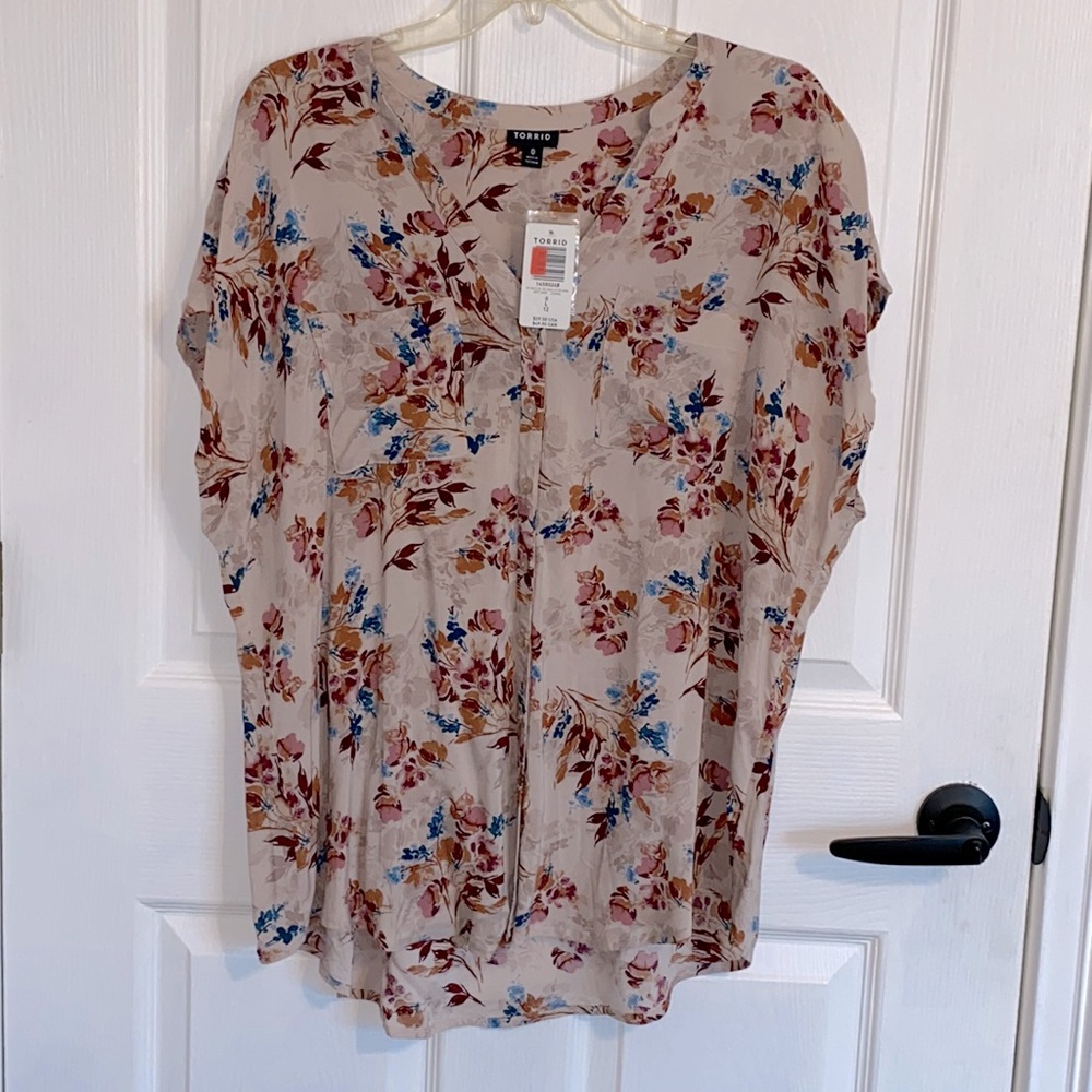 Ladies Top/Blouse, Soft Floral Print, Button Down Short Sleeve NWT Never Worn